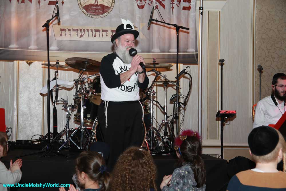 2018 jewish children's music performance by Uncle Moishy.
