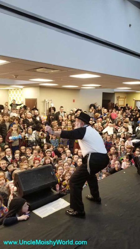 Uncle Moishy Performing at Boro Park Center Succos.