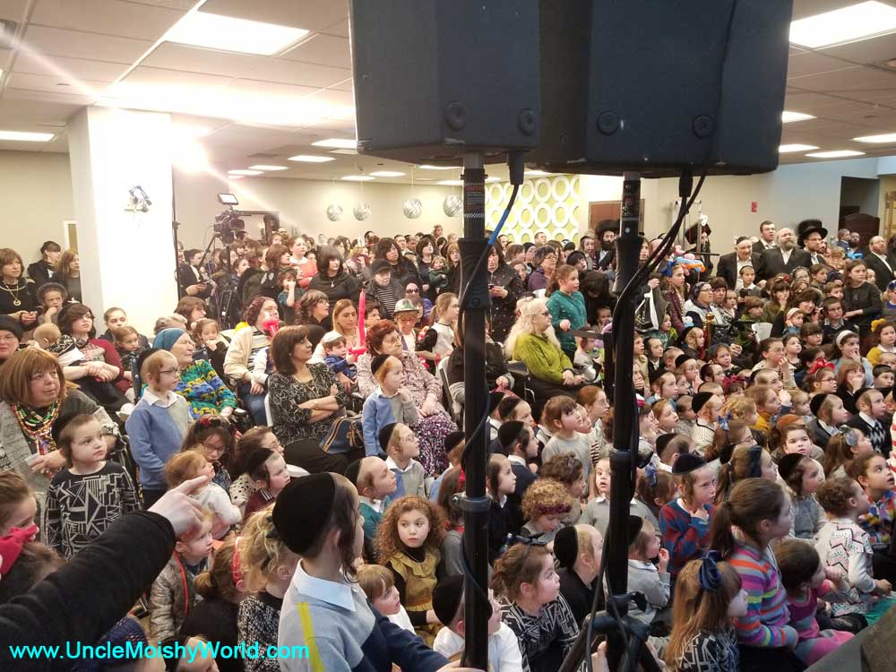 Uncle Moishy Singing Jewish Children's Music.