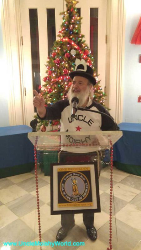 Uncle Moishy at Brooklyn City Hall Channukah.