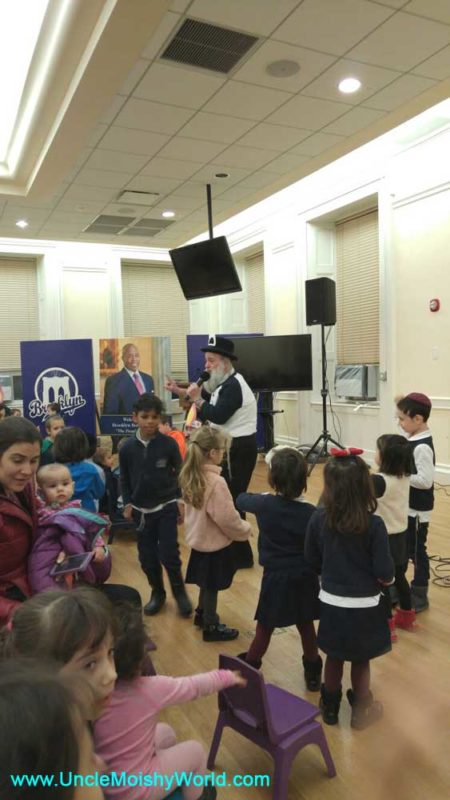 Jewish Children's Music Concert at Brooklyn City Hall Channukah.
