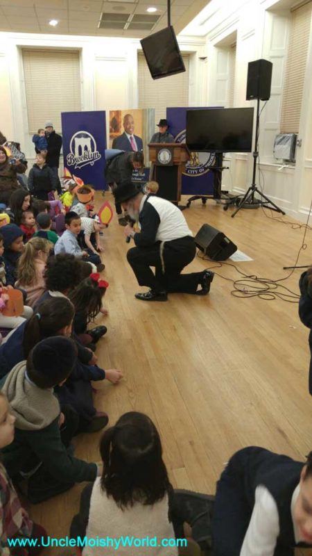Uncle Moishy Performing at Brooklyn City Hall Hannukah.