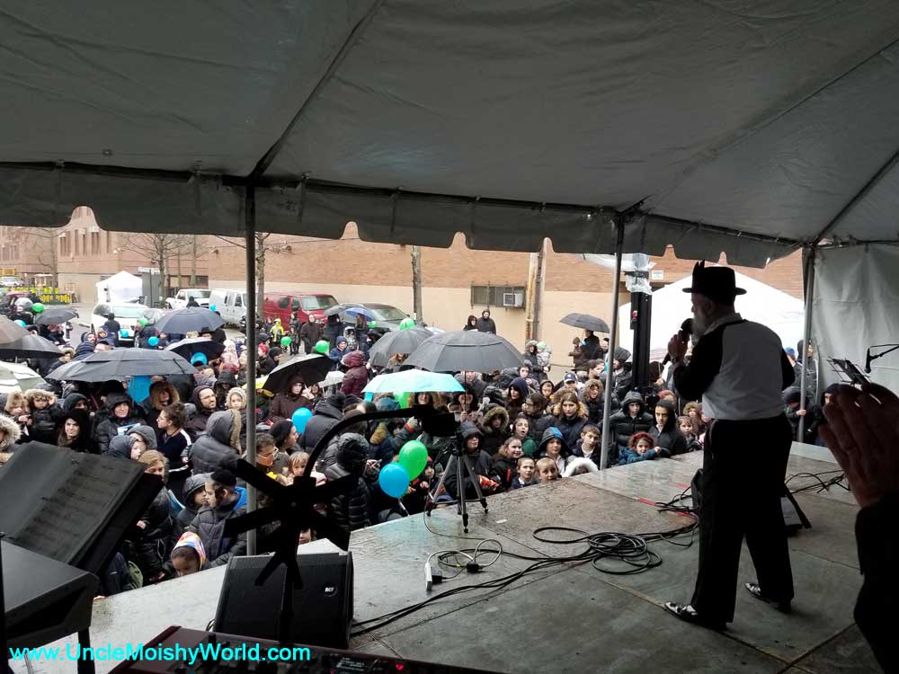 The Original Uncle Moishy on Stage at Cojo Flatbush Pesach Concert.