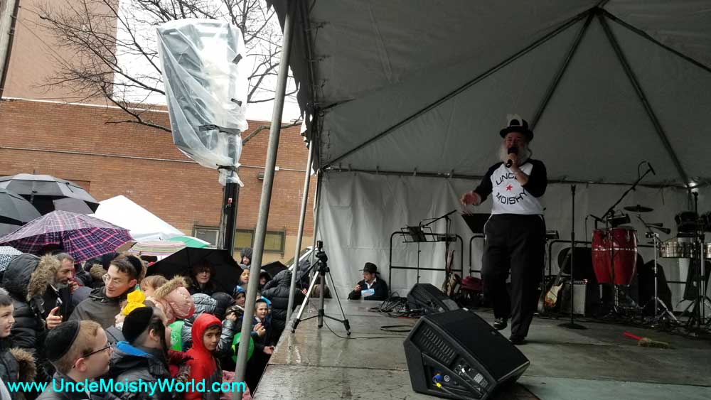 Jewish Children's Music Being Sung by the Original Uncle Moishy.