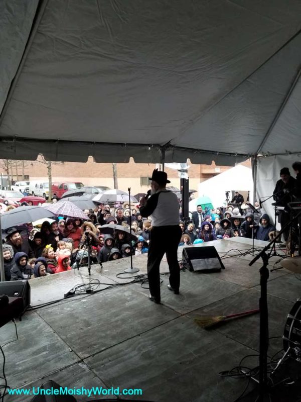 Rainy Day Concert with Uncle Moishy at Cojo Flatbush Pesach.