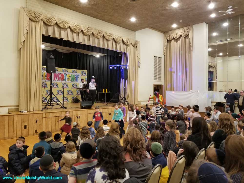Audience view of Uncle Moishy's "Welcome Album Tour" in Passaic at the Ahavas Israel.
