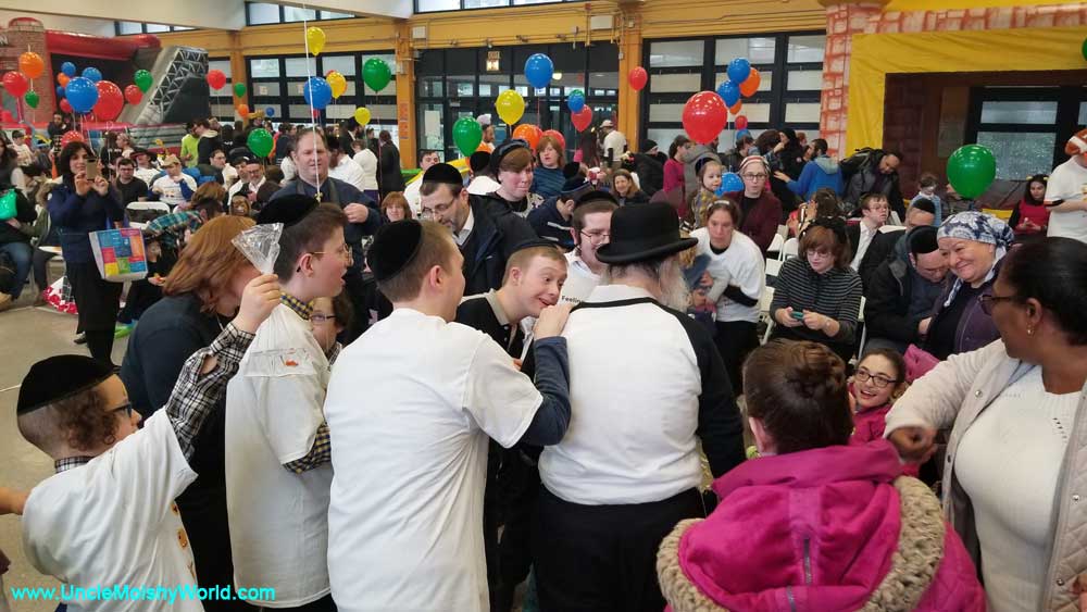 Uncle Moishy entertaining fans of all ages at his concert at the Tafkid Family Purim Festival.