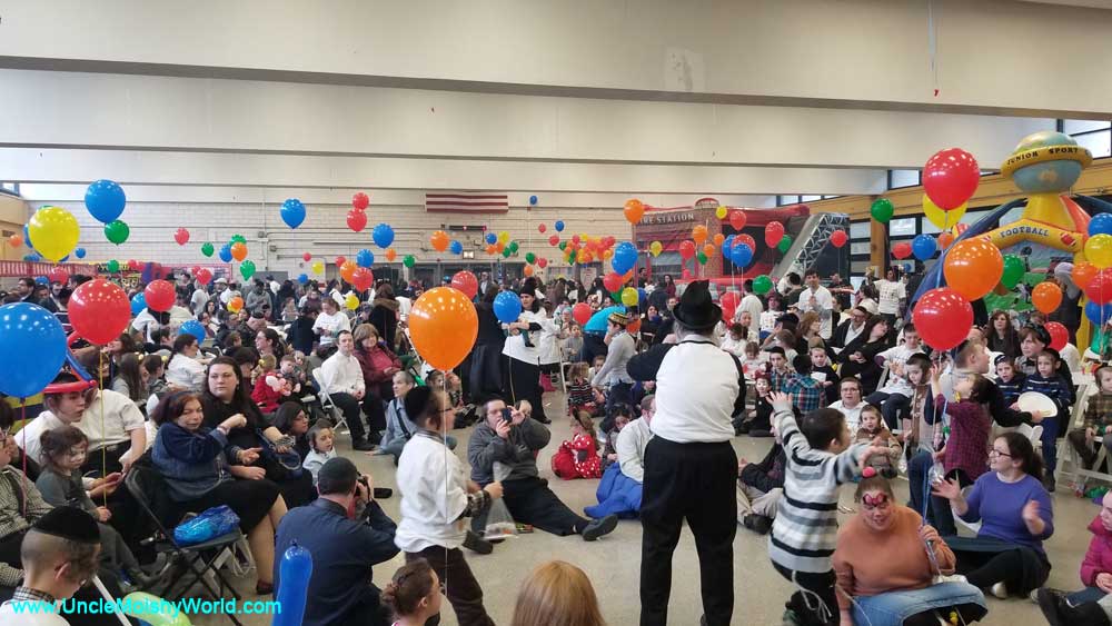 Uncle Moishy singing his Jewish chidlren's songs and new song's from his "Welcome Album Tour" concert at the Tafkid Family Purim Festival