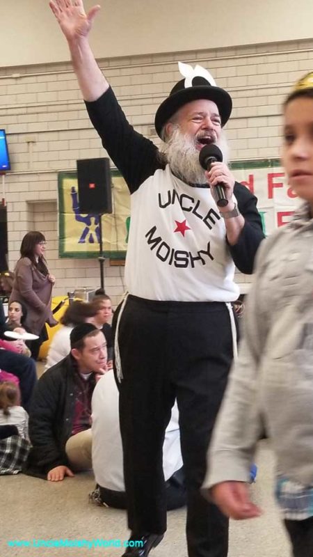 The original and world-renowned Uncle Moishy singing his Jewish children's music concert.
