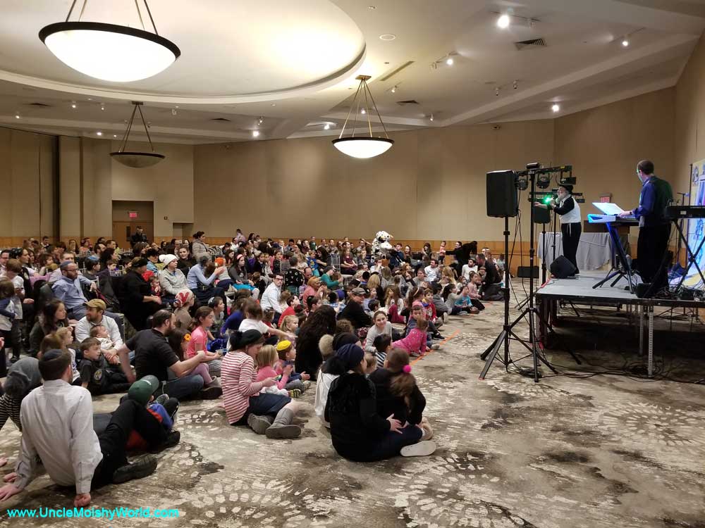 Uncle Moishy and the large audience turn-out for a concert featuring his Jewish song favorites.