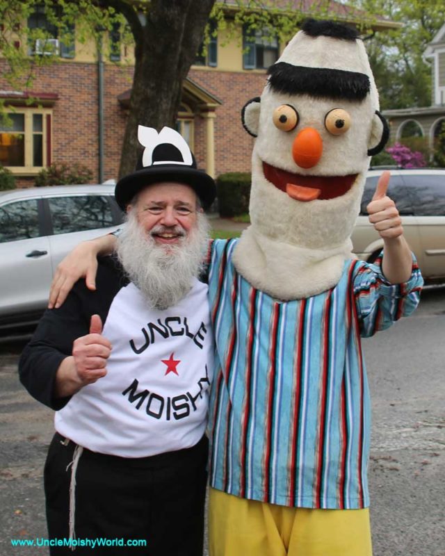 The original Uncle Moishy and another Jewish children's entertainer pose for a photo before the Uncle Moishy concert.