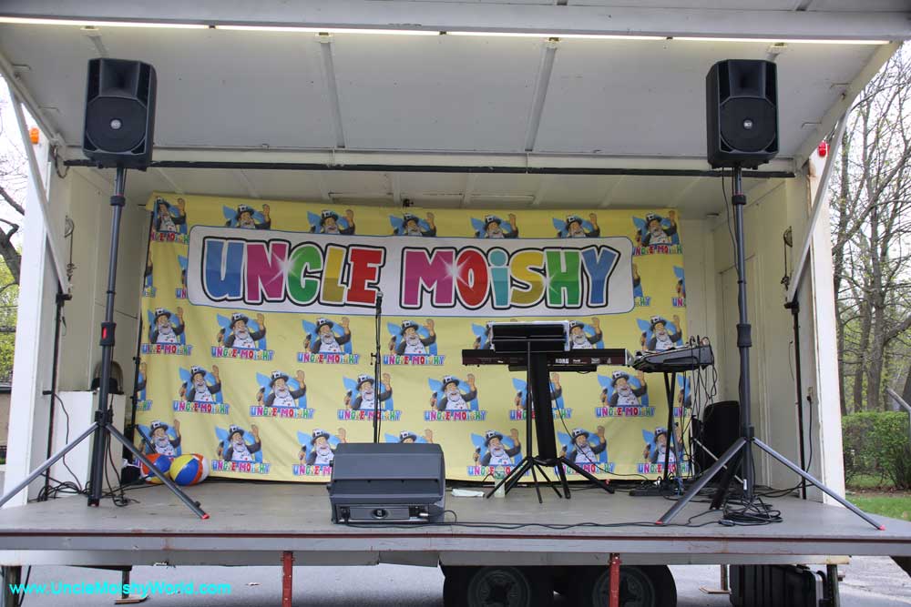 The Uncle Moishy stage at Waterberry, Connecticut.