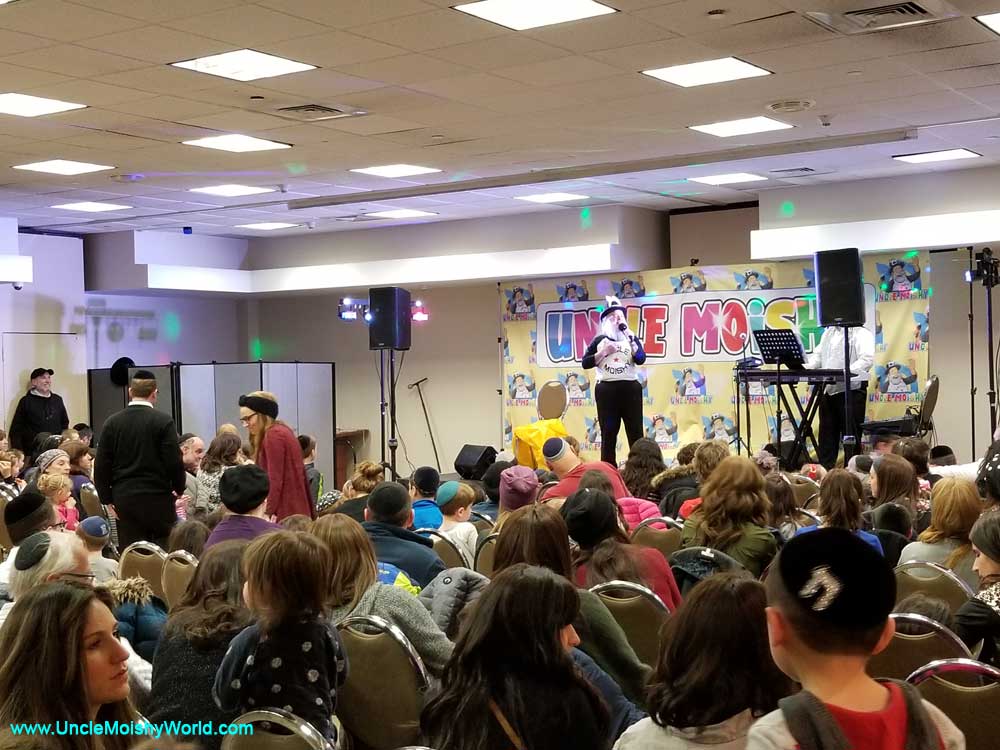 The original Uncle Moishy on stage before his Jewish music concert called "The Welcome Album Tour".