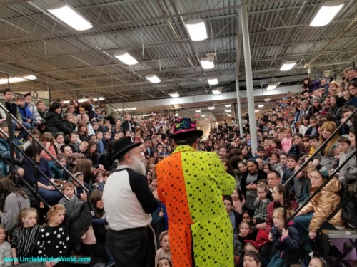 Uncle Moishy shares the stage with other Jewish children entertainers.