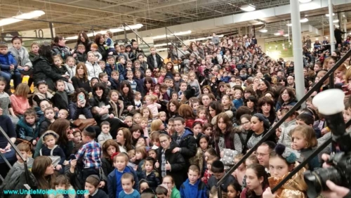 Some Uncle Moishy fans that packed the house at the Gourmet Glatt to listen to their favorite Jewish children's music entertainer, the original Uncle Moishy.